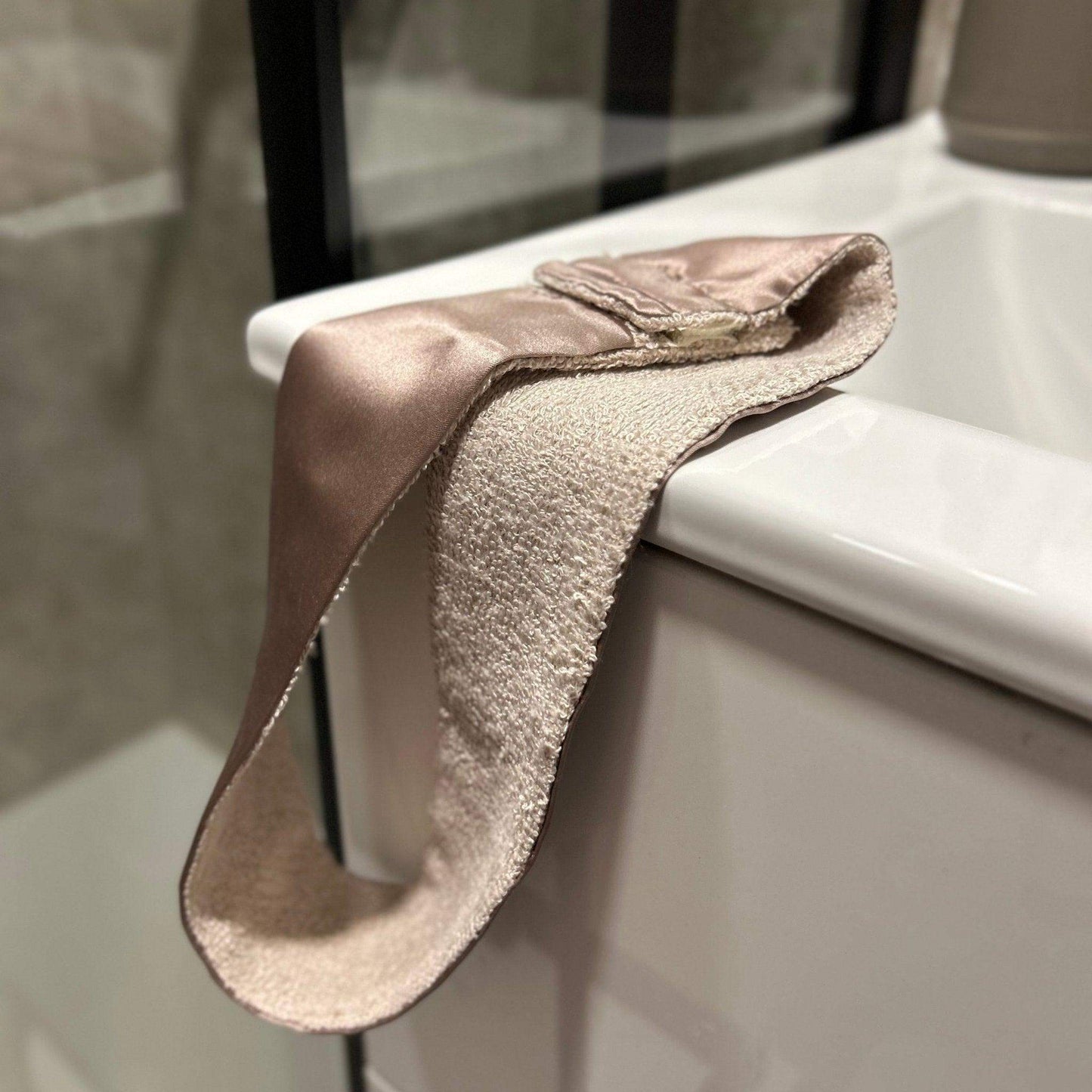 Kapučino dvipusė šilkinė plaukų juosta - MAMA MADE