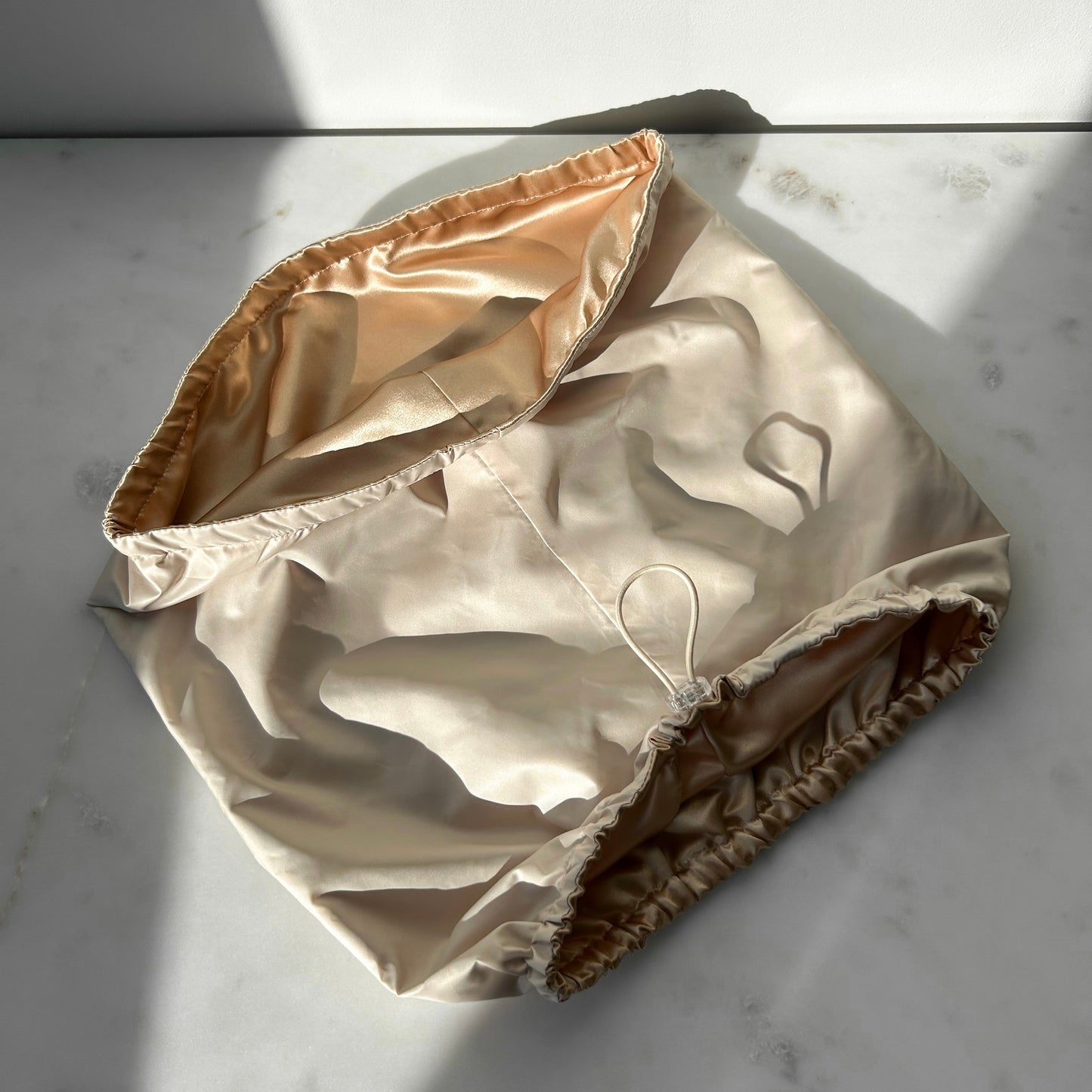 Dvipusė šilkinė dušo kepurėlė - kreminė - MAMA MADE