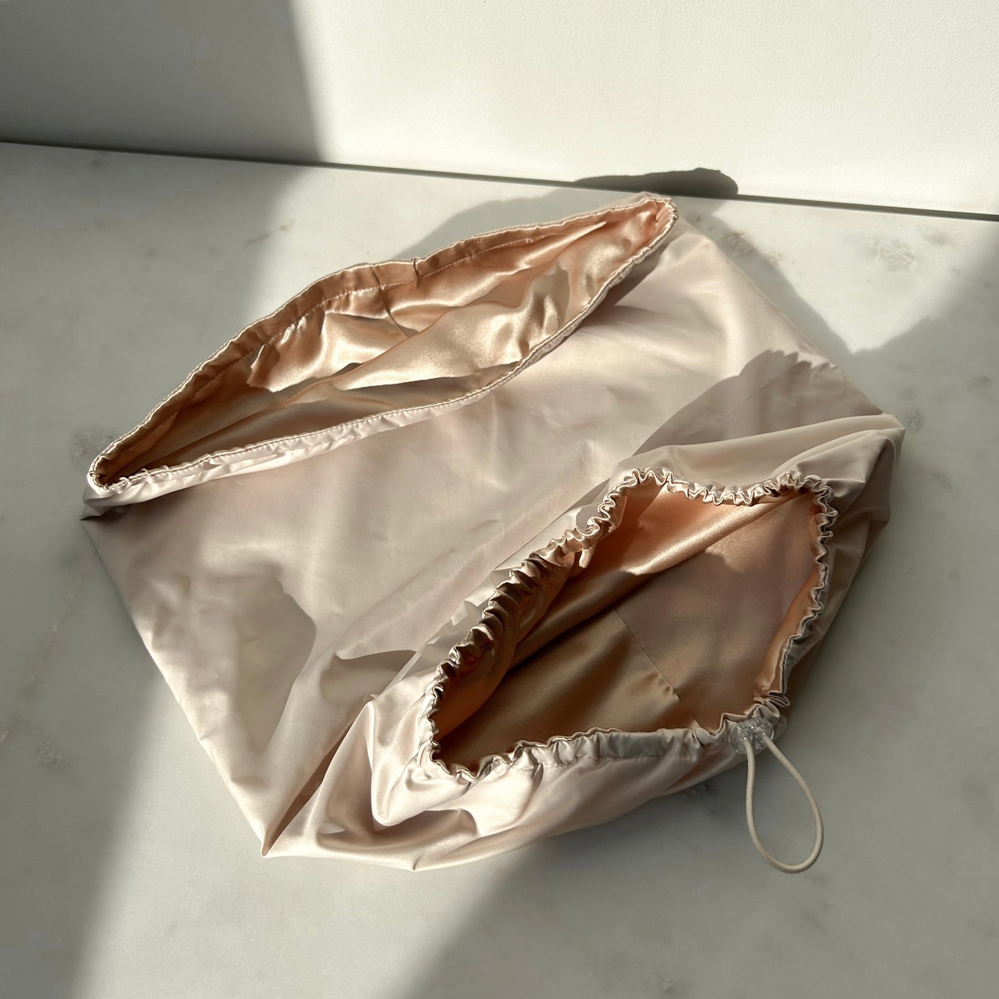 Dvipusė šilkinė dušo kepurėlė - kreminė - MAMA MADE