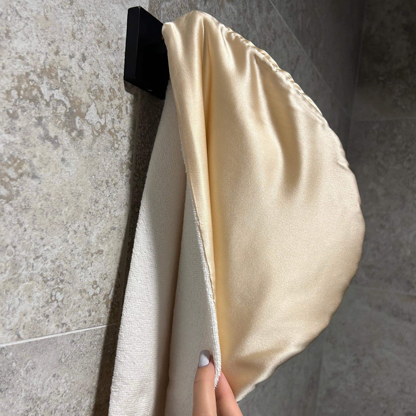 Smėlinis dvipusis šilkinis plaukų rankšluostis - MAMA MADE