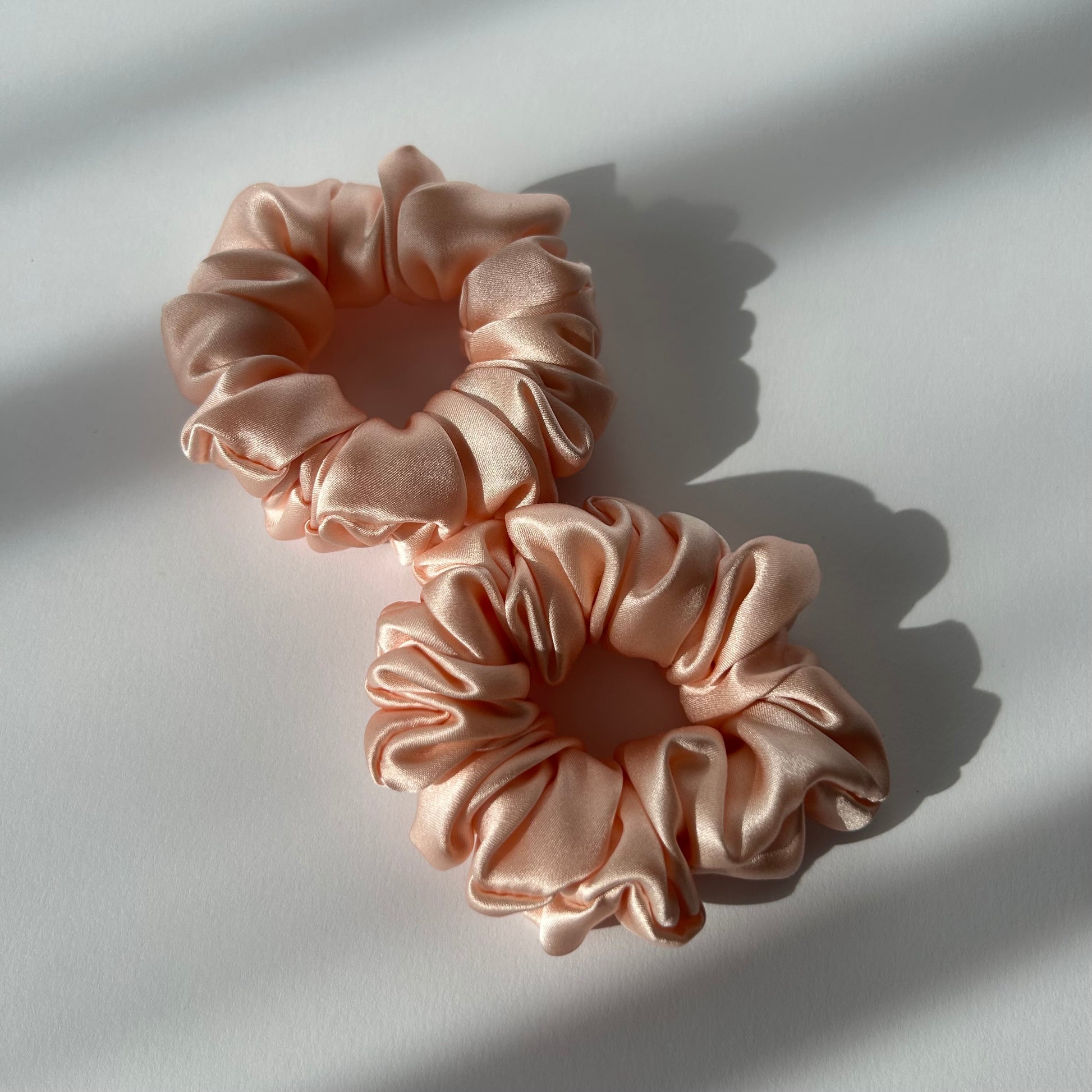 Įvairios šilkinės plaukų gumytės. PASKUTINIAI VIENETAI - MAMA MADE