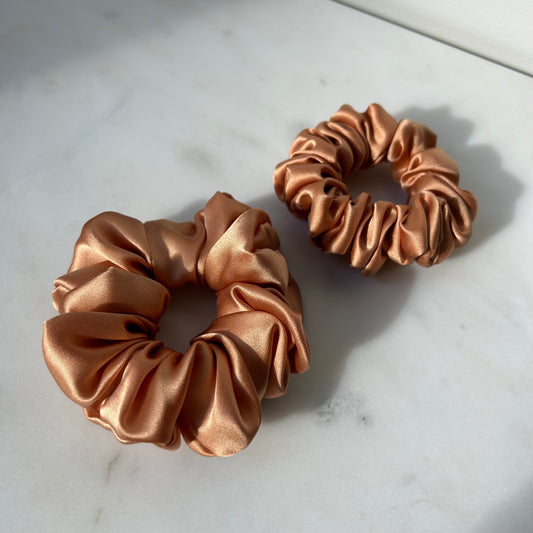Karamelinė šilkinė gumytė - MAMA MADE