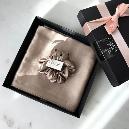 Šilkinio pagalvės užvalkalo ir gumelės rinkinys - MAMA MADE