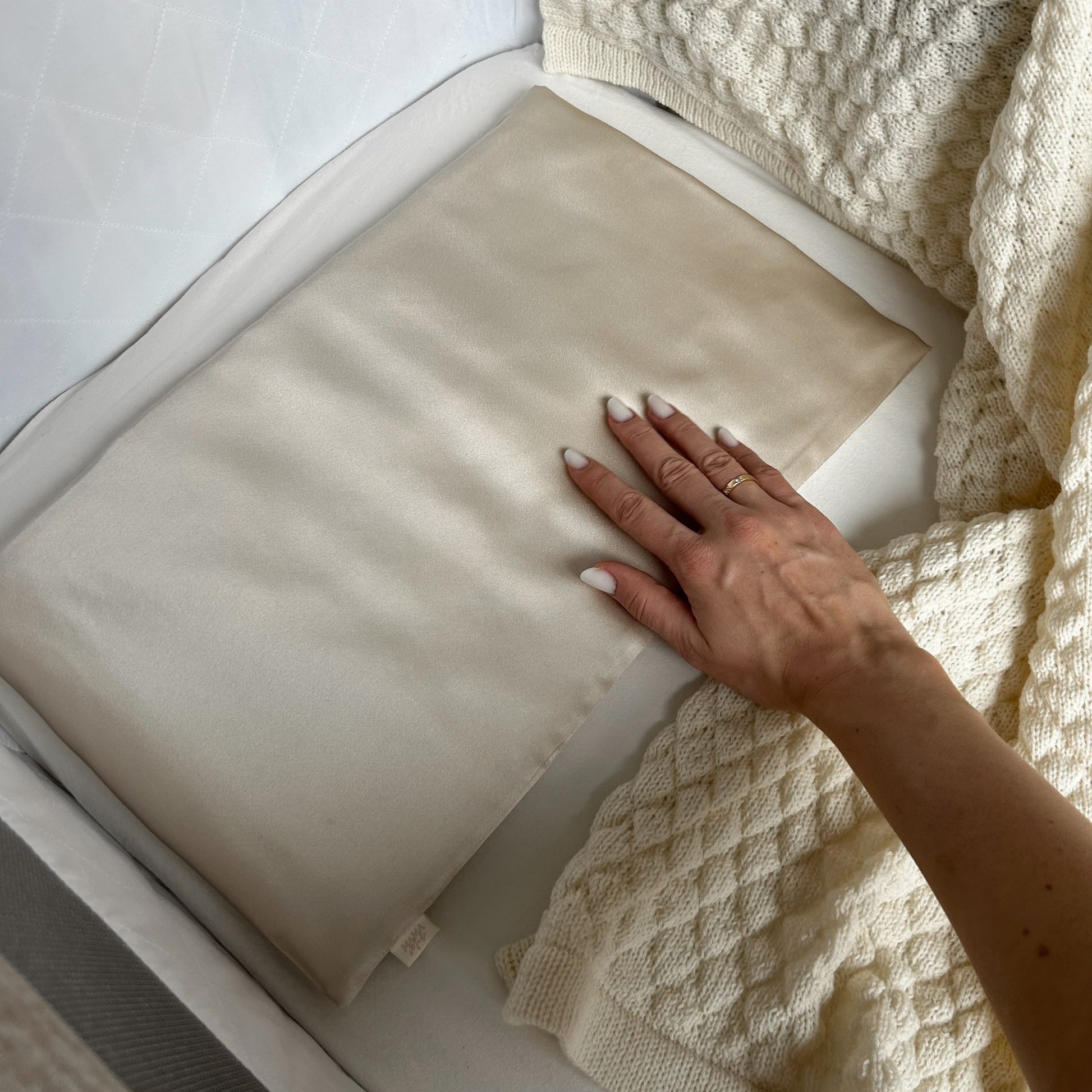 Šilkinis užvalkalas su pagalve kūdikiams - MAMA MADE