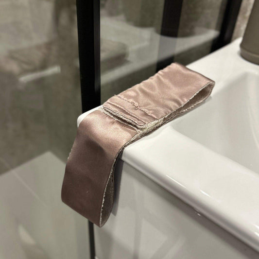 Kapučino dvipusė šilkinė plaukų juosta - MAMA MADE