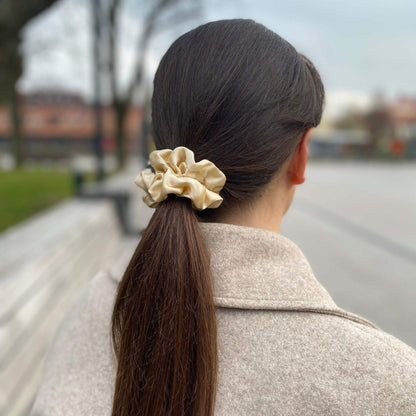 Gelsva šilkinė plaukų gumytė - MAMA MADE