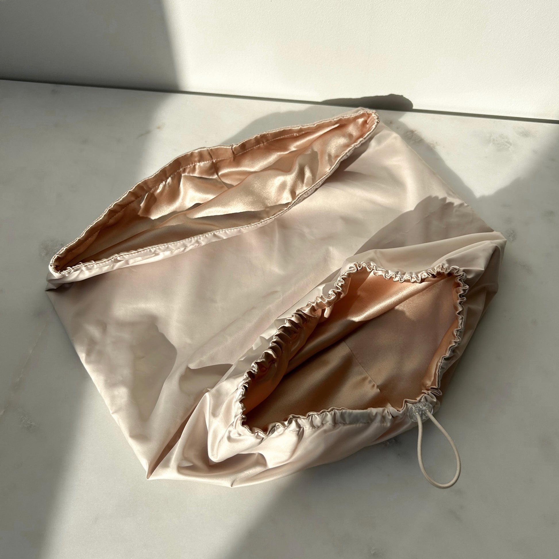 Dvipusė šilkinė dušo kepurėlė - kreminė - MAMA MADE
