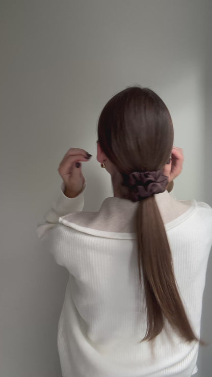 Šilkinė plaukų gumytė - šokoladinė